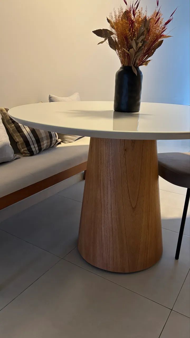 Mesa de Jantar Redonda 110cm | Tampo de Vidro | Base Cone | Moderna