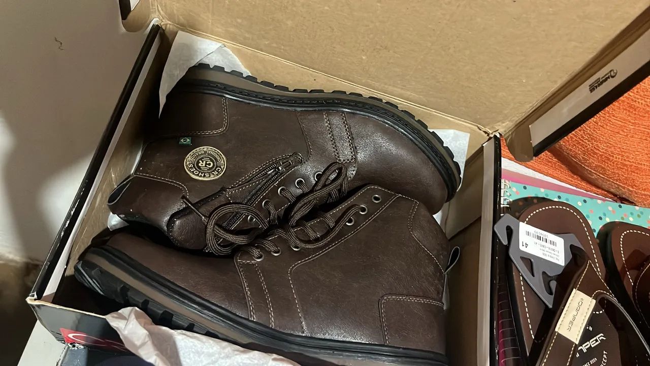 Bota nova na caixa 