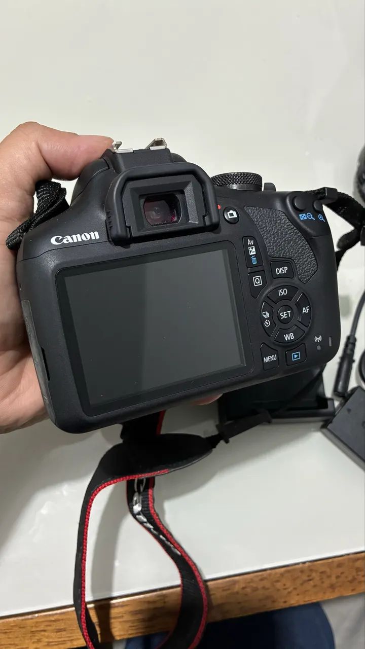Câmera Canon T7 Semi Nova + Lente 18-55mm + Bolsa Original + SSD 64GB