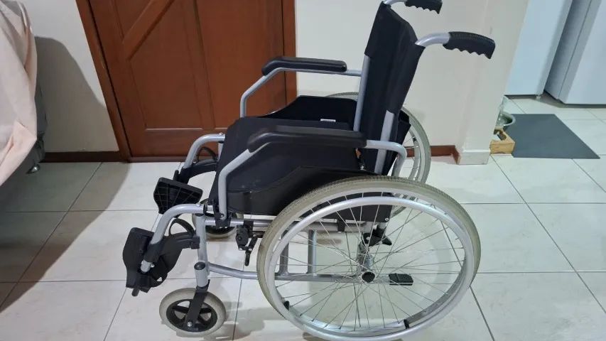 Cadeira de Rodas CDS Confort em Alumínio - assento aprox. 42 cm