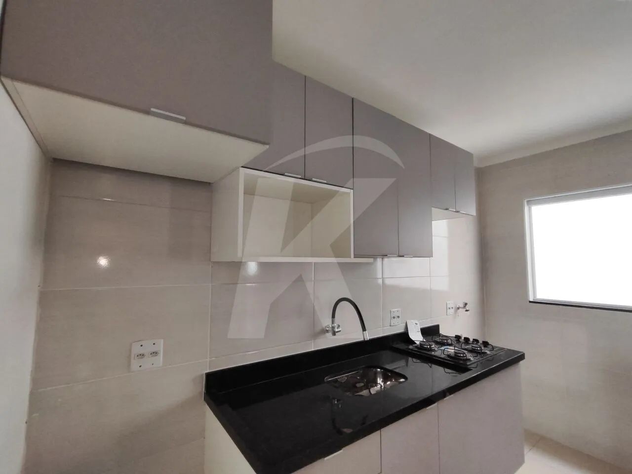 Apartamento com 1 quarto, sala, cozinha e banheiro, perto do metrô.