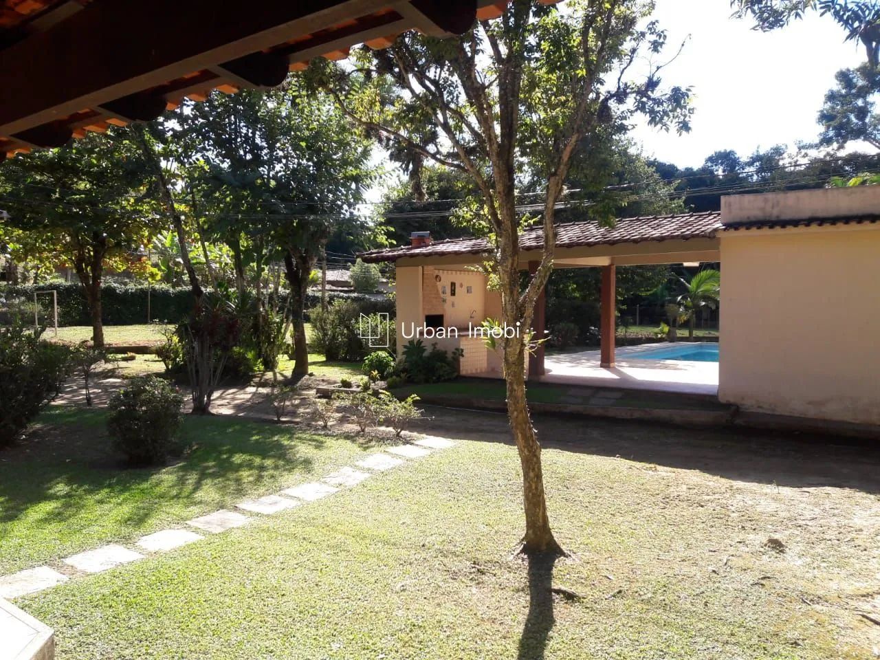 CHÁCARA COMPLETA COM 13.000M², PISCINA, CAMPO E 2 SUÍTES! - Foto 2