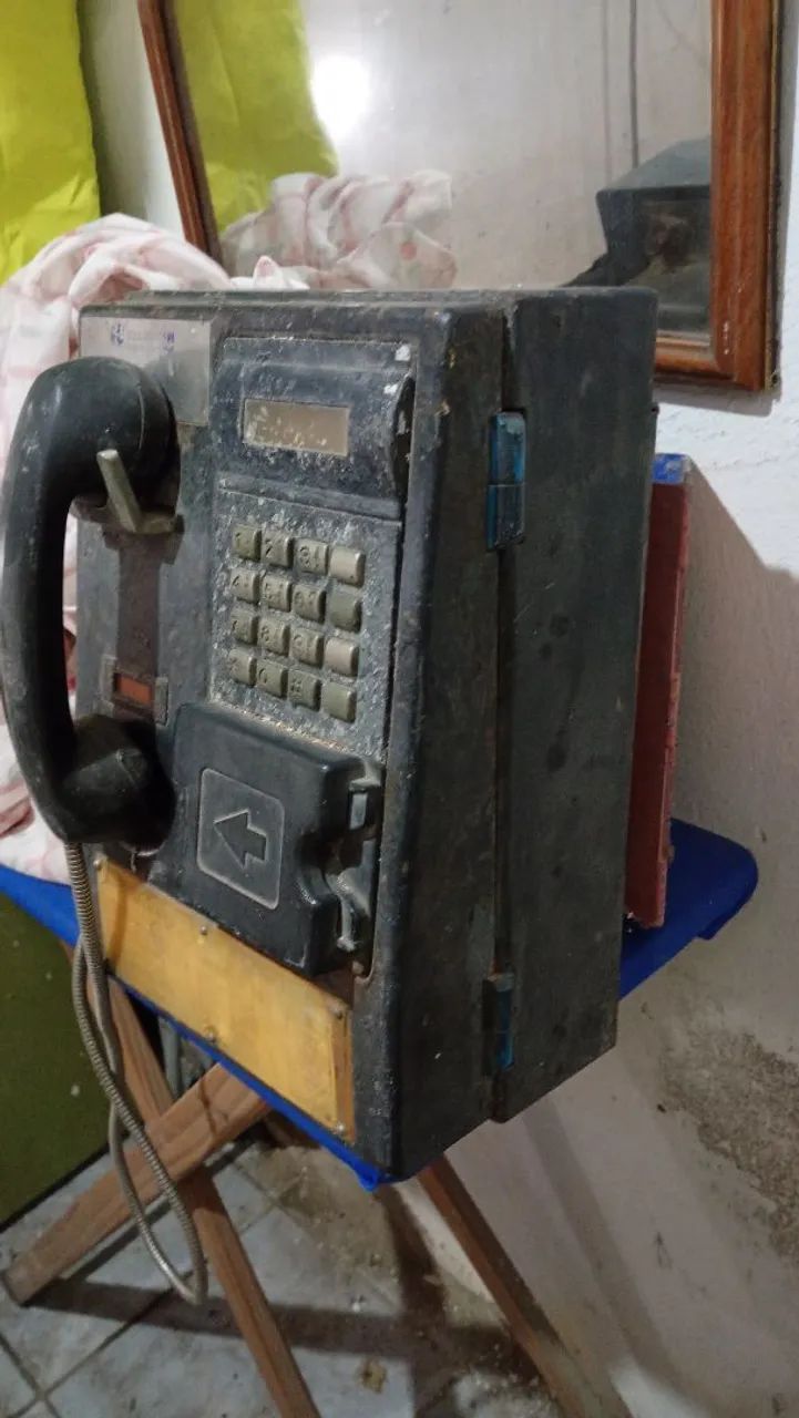 Orelhão antigo 