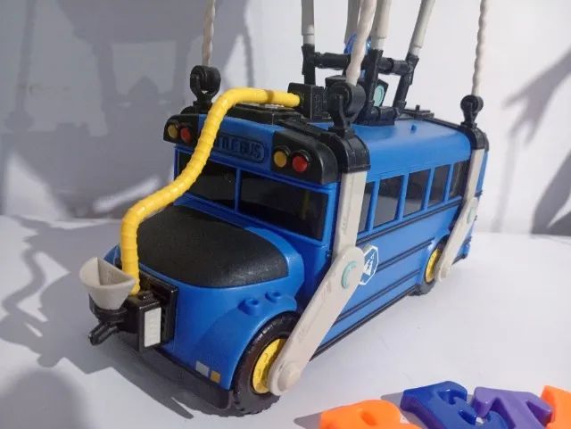 BRINQUEDO ONIBUS DE BATALHA FORTNITE - Foto 4