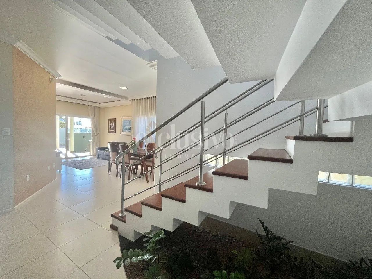 Ampla casa com 6 dormitórios e vista para o mar no bairro Itaguaçu - Foto 5