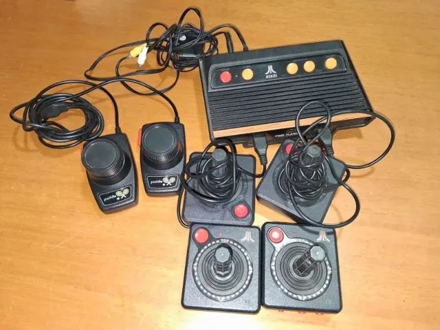 Atari Flashback 7 + Par de Controle com Fio