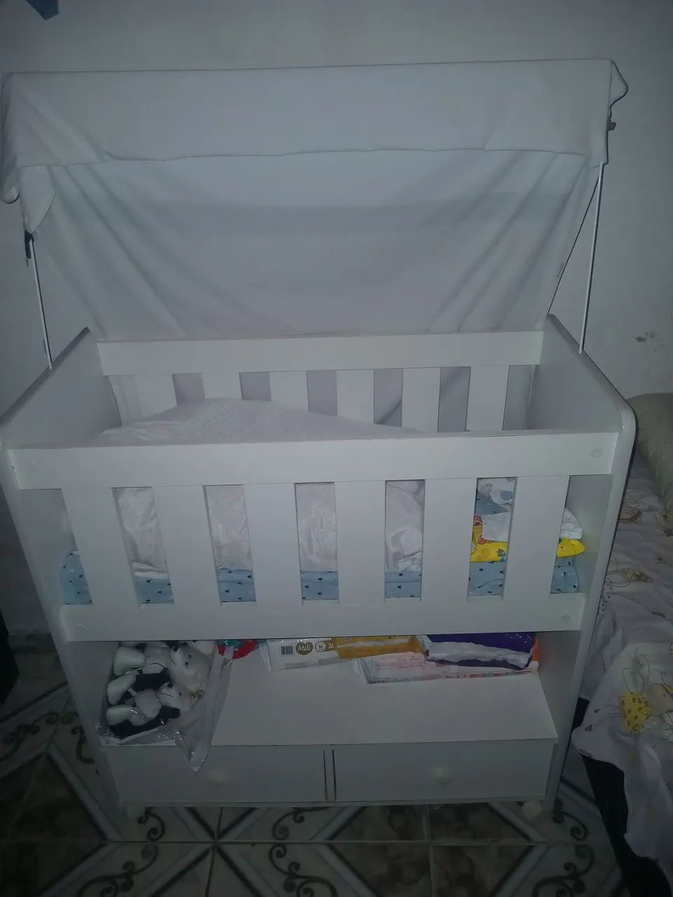 Berço NOVO para recen nascido , cor branca , foi usando apenas 1 