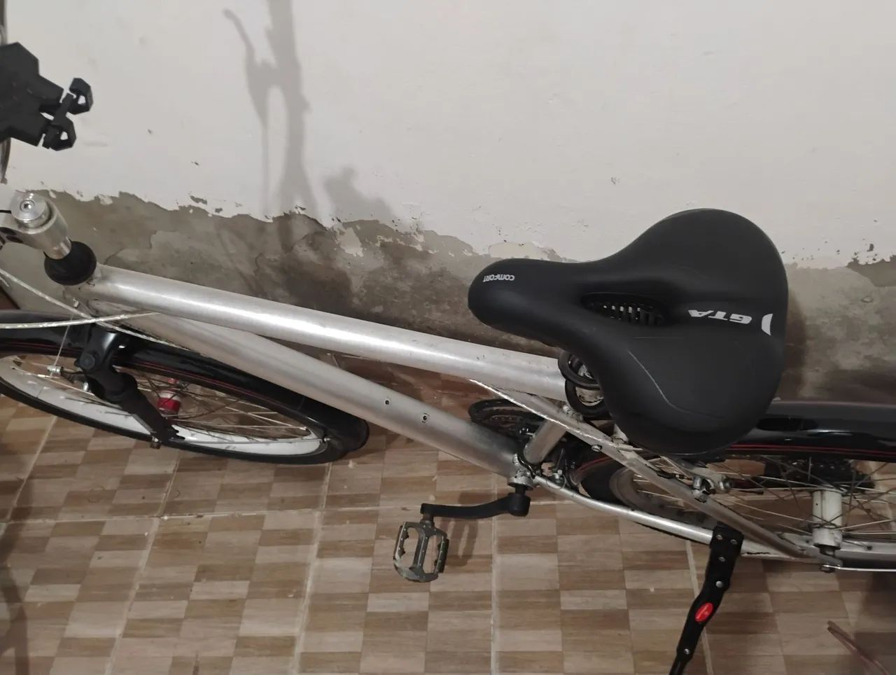 Vendo essa bicicleta quadro de alumínio  - Foto 3