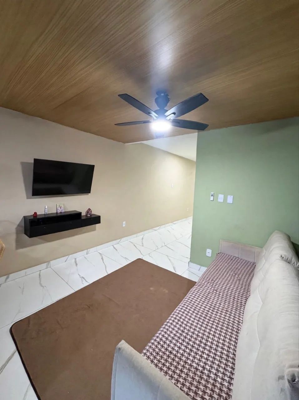 Alugo Casa Mobiliada: 2 Suítes 