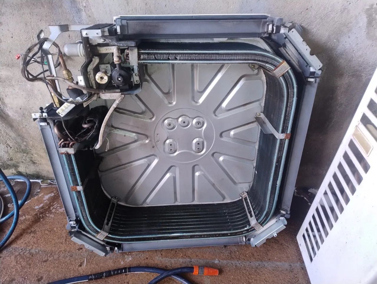 Vendo 1 ar-condicionado 60 mil BTUS cada  - Foto 3
