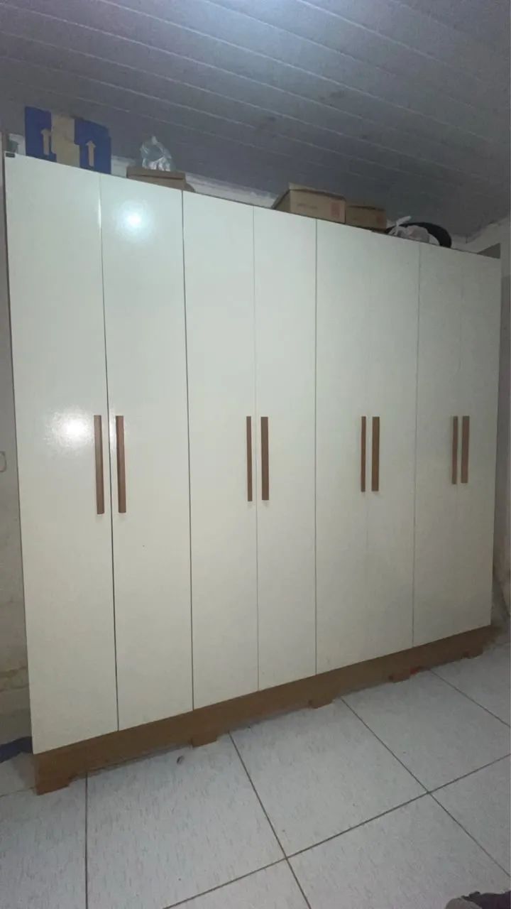 Vendo guarda-roupa semi novo 