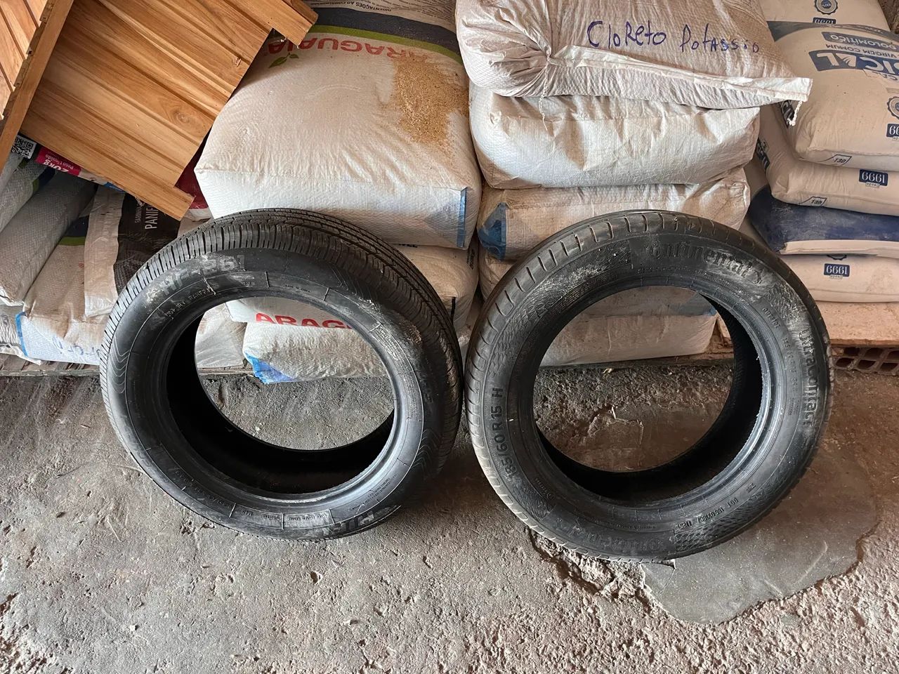 Vendo 2 pneus aro 15 