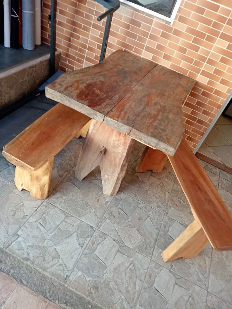 MESA RÚSTICA SEMI-NOVA. $950,00 ZAP *