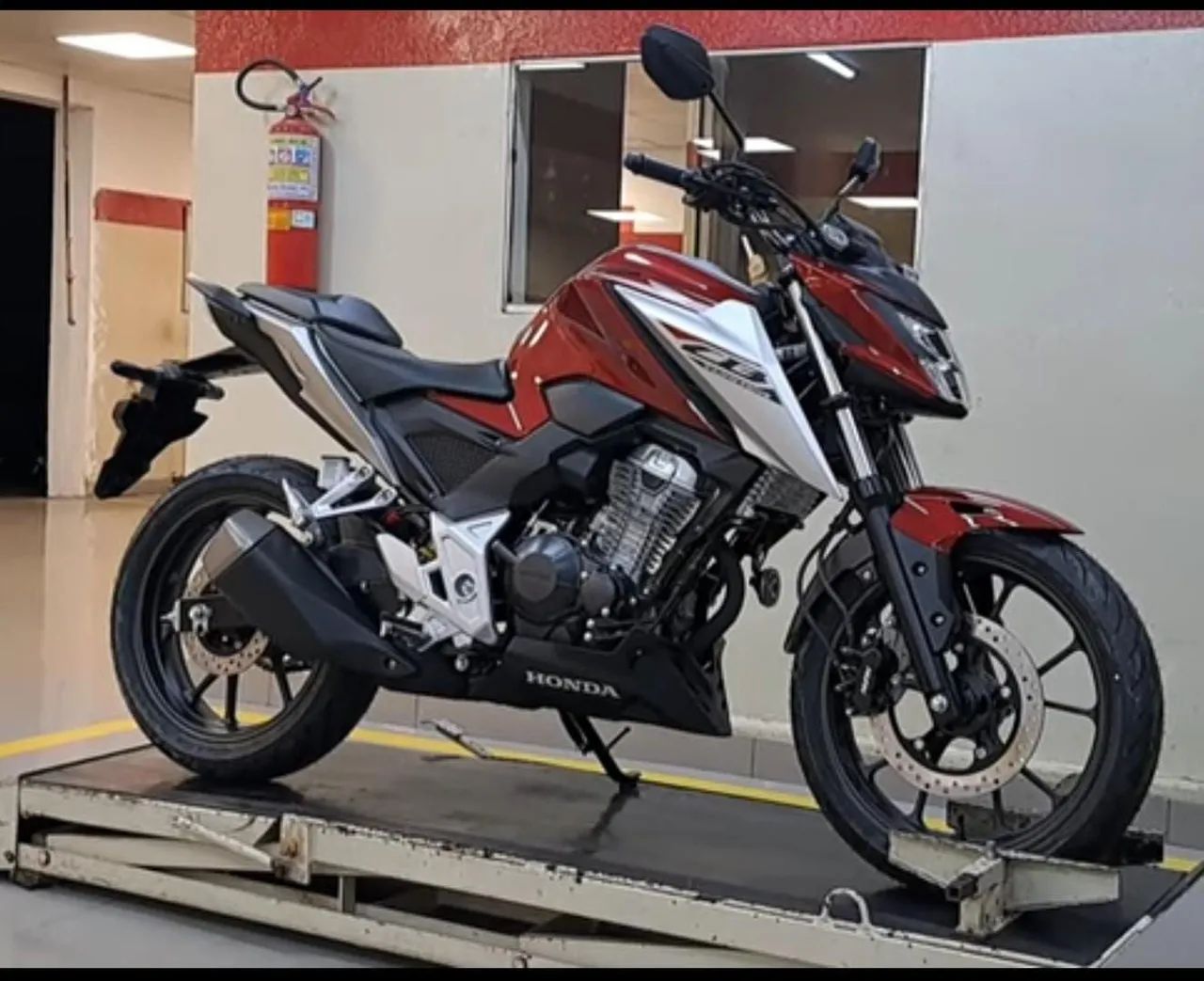 CB300F  - Foto 4
