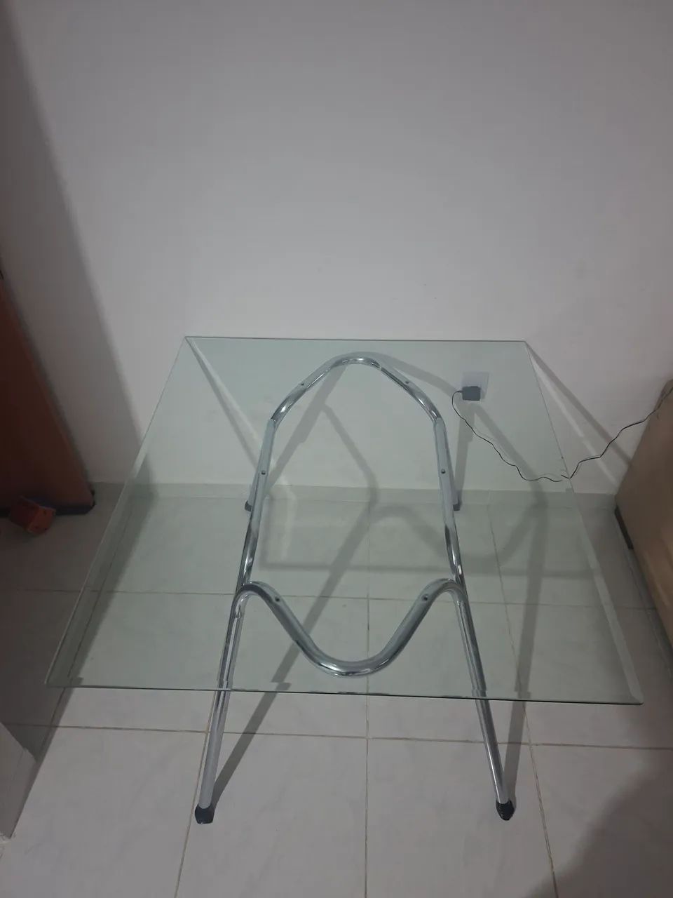 Mesa de vidro com  pé de alumínio  - Foto 2