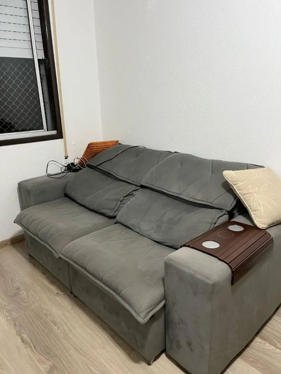 Sofá retrátil e reclinável 