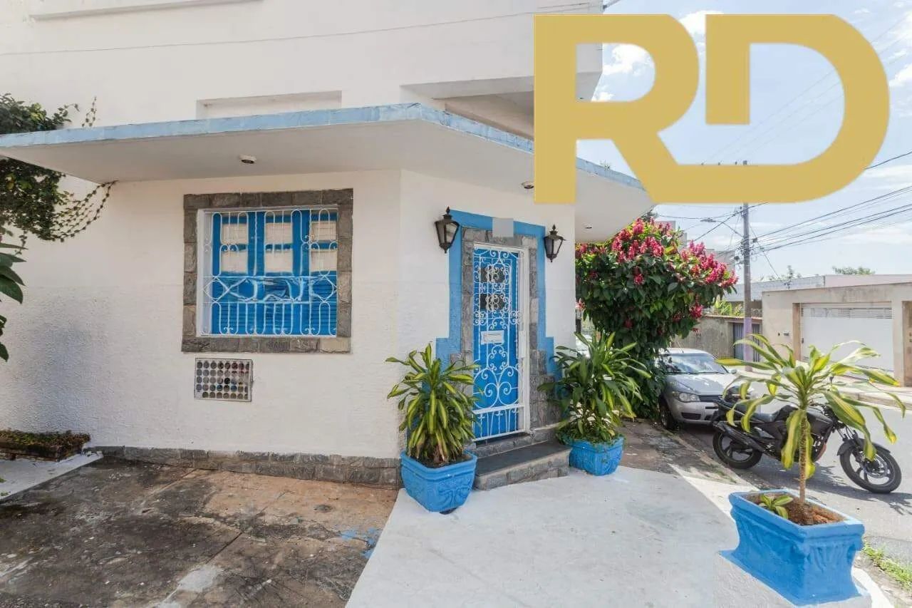 Casa estilo chalé de 02 quartos