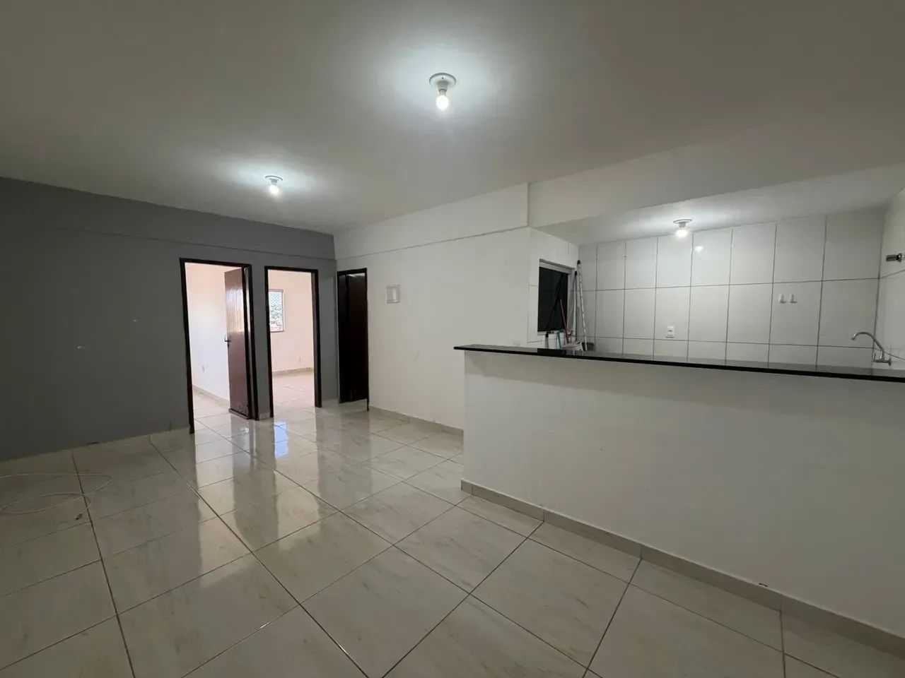 ALUGO APARTAMENTO 2 QUARTOS, BANHEIRO COM BOX - Foto 3