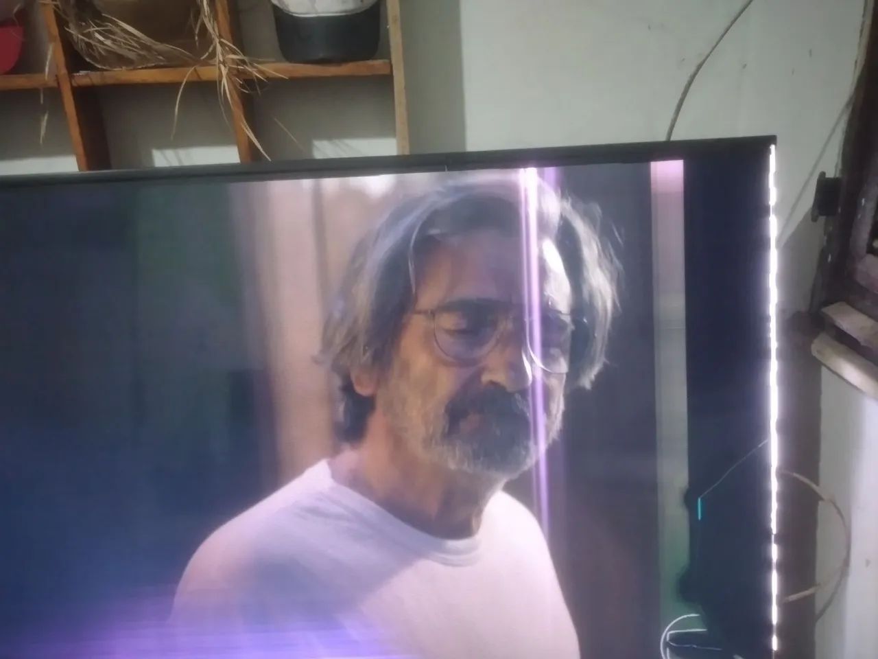 TV Samsung de 48 polegadas levou uma queda para tirar a peça - Foto 4