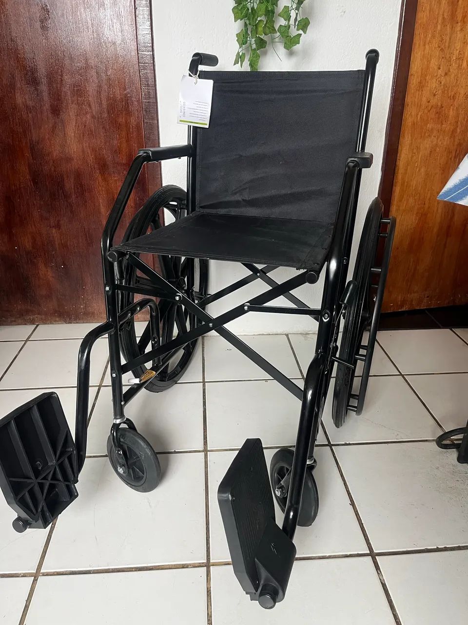 Cadeira de Rodas Nova  - Foto 2