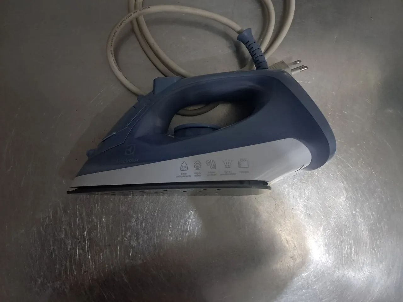 Ferro de passar  Eletrolux com função vapor