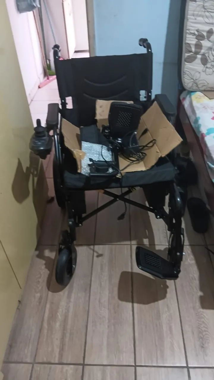 Cadeira de rodas motorizada - Foto 4
