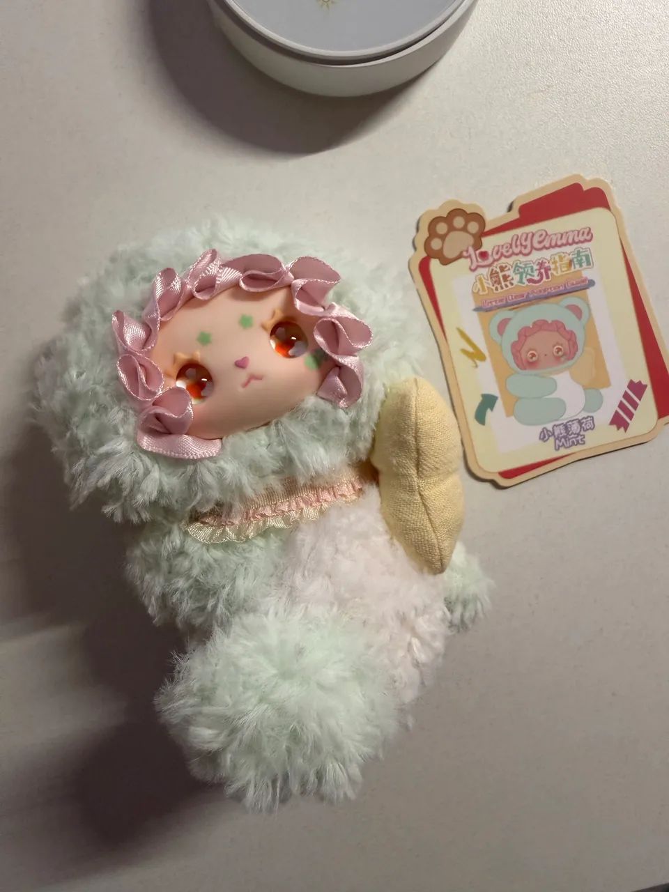 Lovely Emma - Little Bear Adoption Guide (Mint) | Pelúcia Blind Box