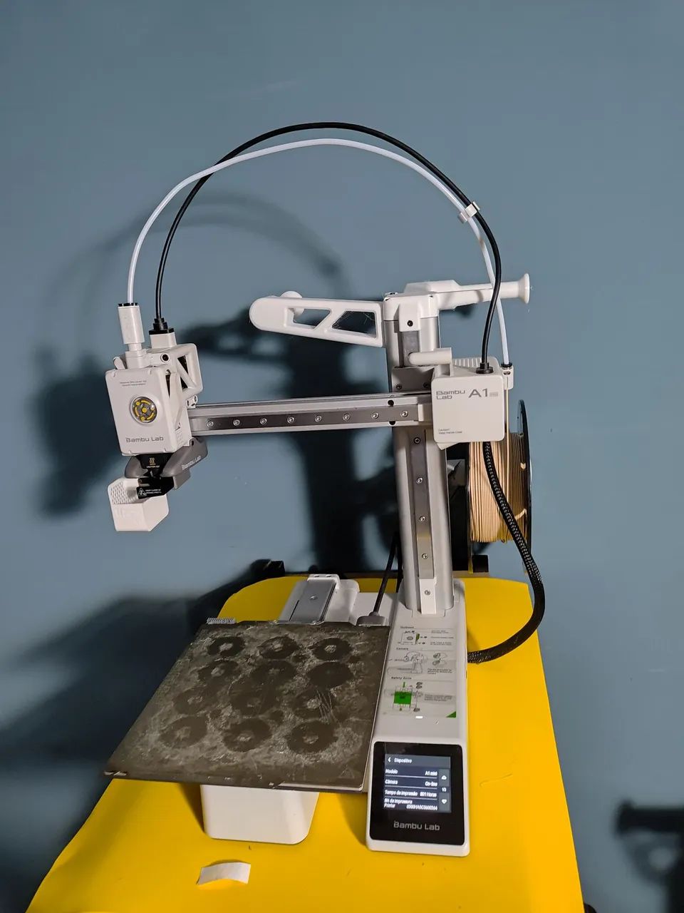 Vendo impressora 3D Bambu A1 Mini Semi Nova na Caixa - Foto 2