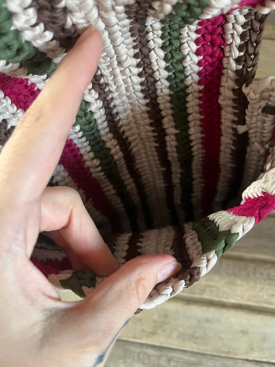 bolsa de crochê colorida feita a mão - Foto 4