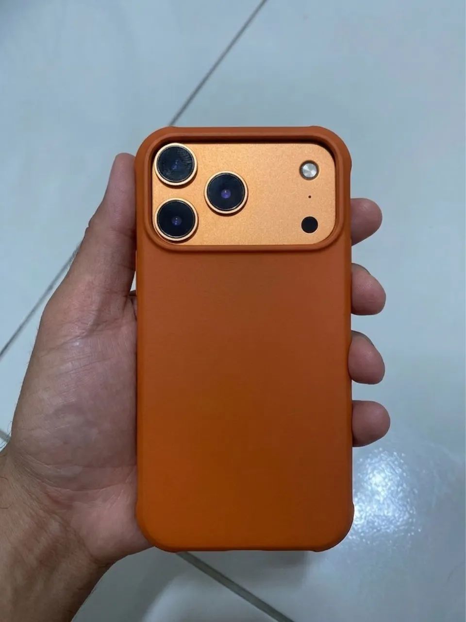 iPhone XR com carcaça do 17 pro max