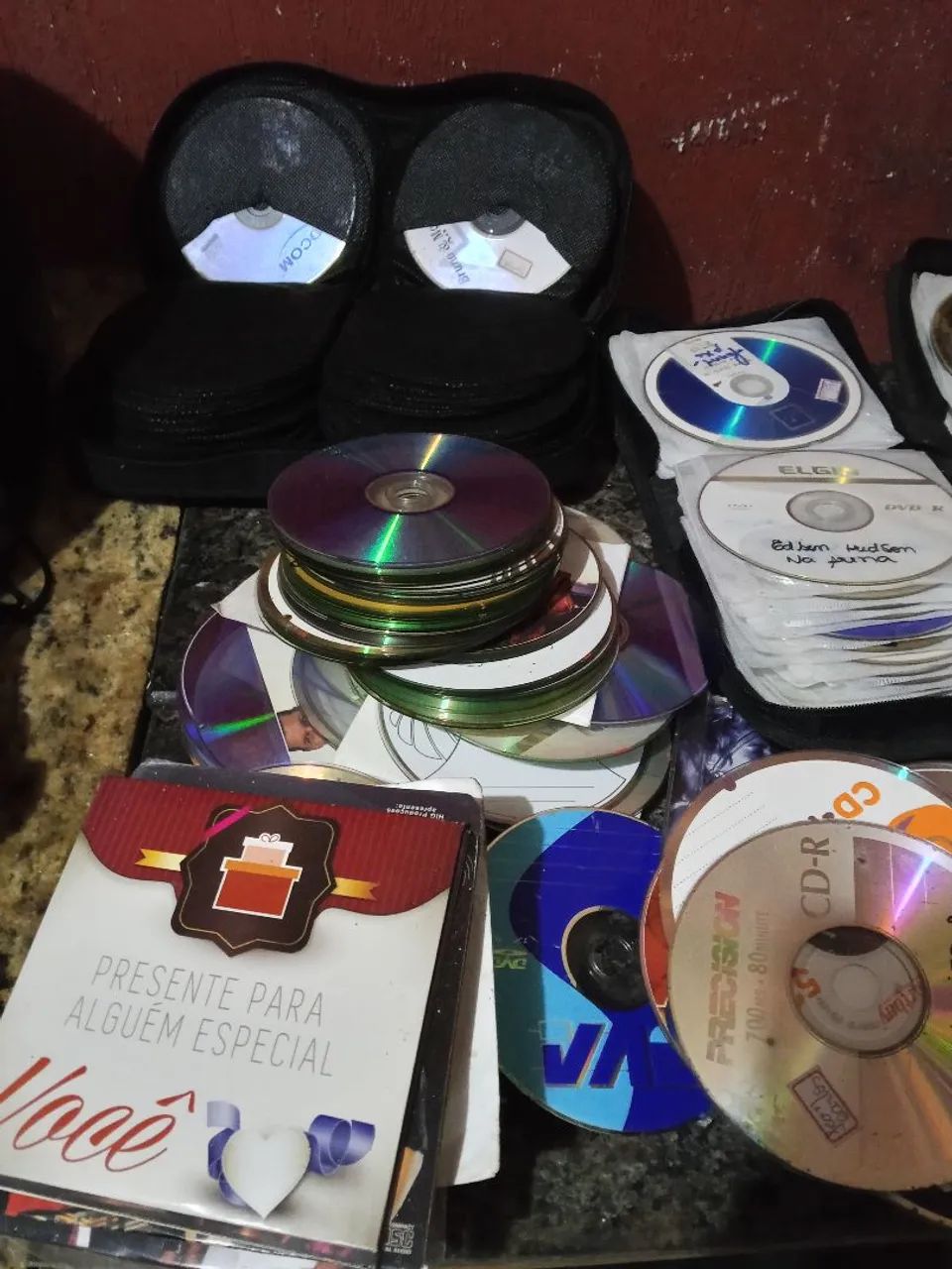 Lote com uns 500 CDs e DVDs diversos pra sair hj - Foto 2