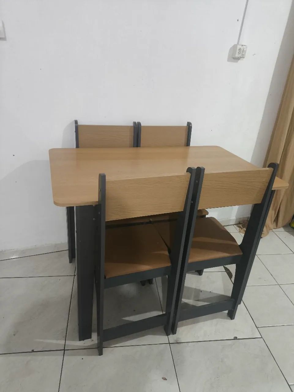 Mesa 4 cadeiras 