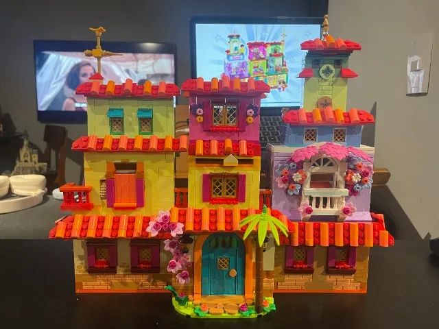 LEGO Friends - Heartlake Grand Hotel +  LEGO Disney - A Casa Mágica dos Madrigal - Foto 2