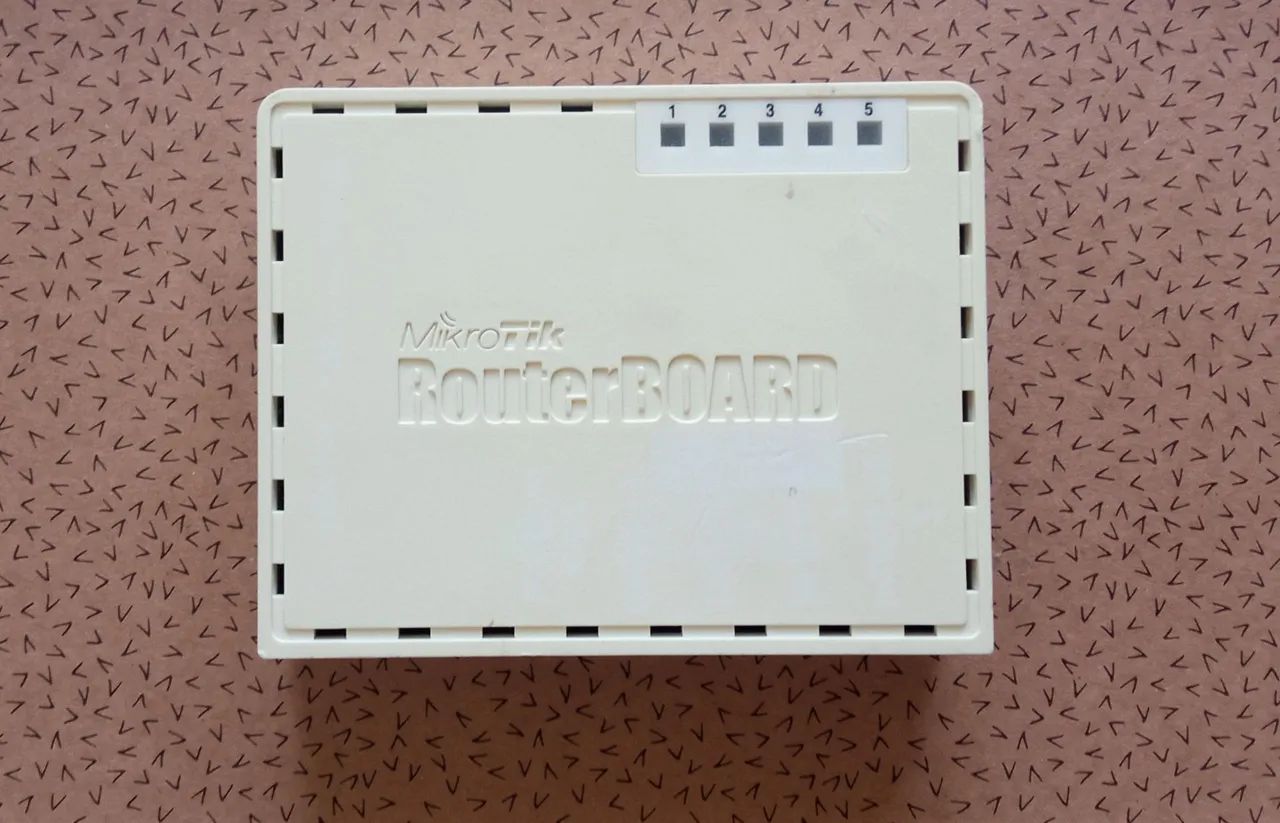 RouterBoard RB 750 GL - Foto 4