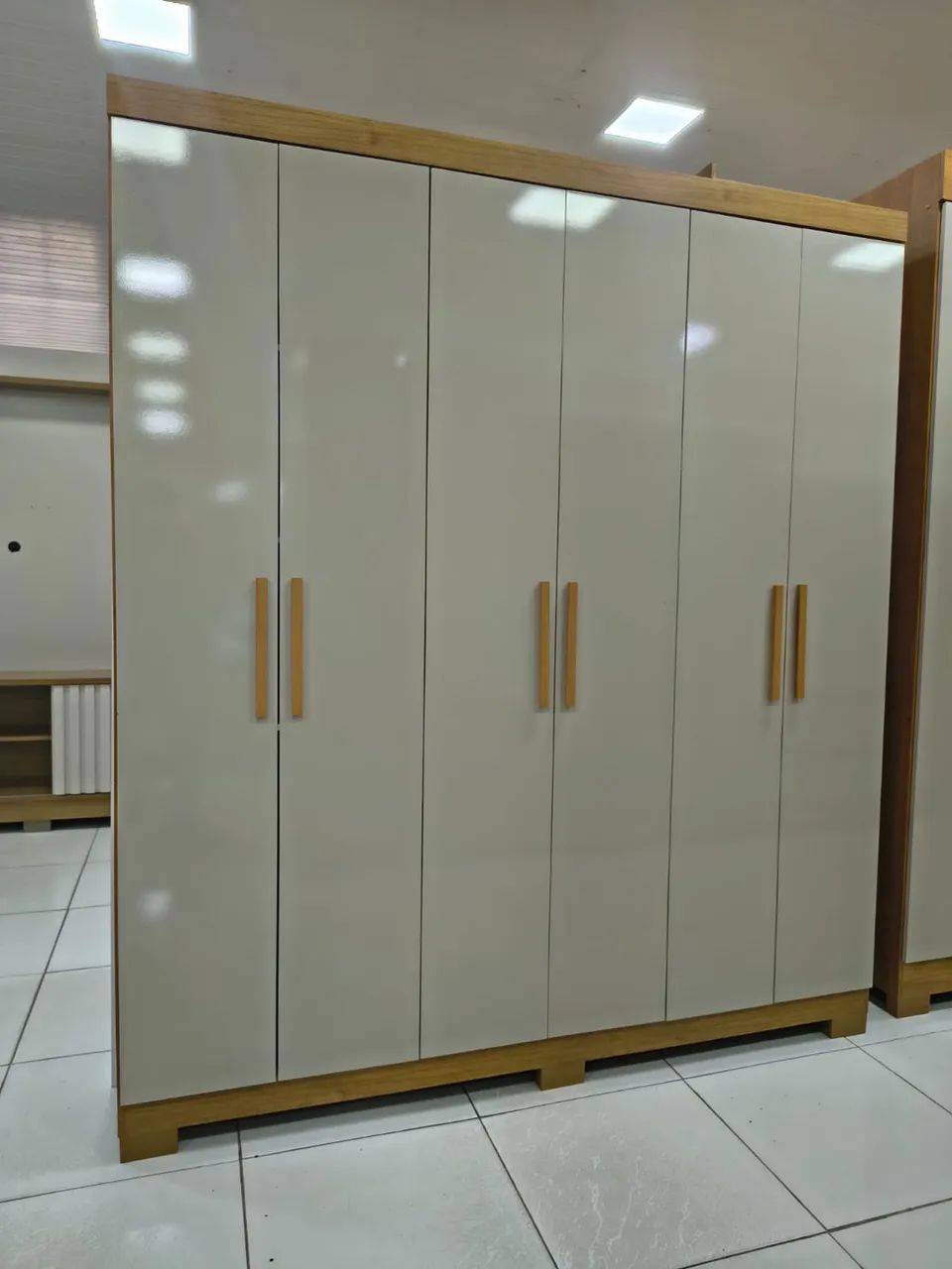 Guarda roupa Lana 6 portas 