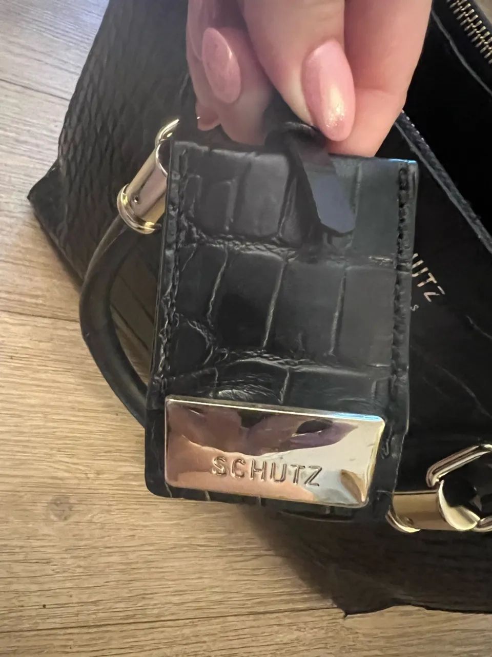 Bolsa Tote Schutz Couro Croco Preta - Original e Excelente Estado - Foto 3