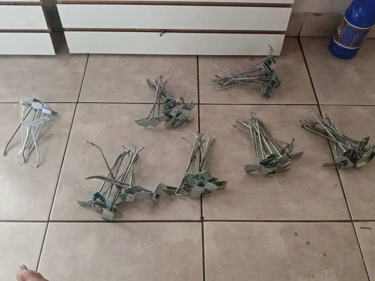 Ganchos para painel canaletado