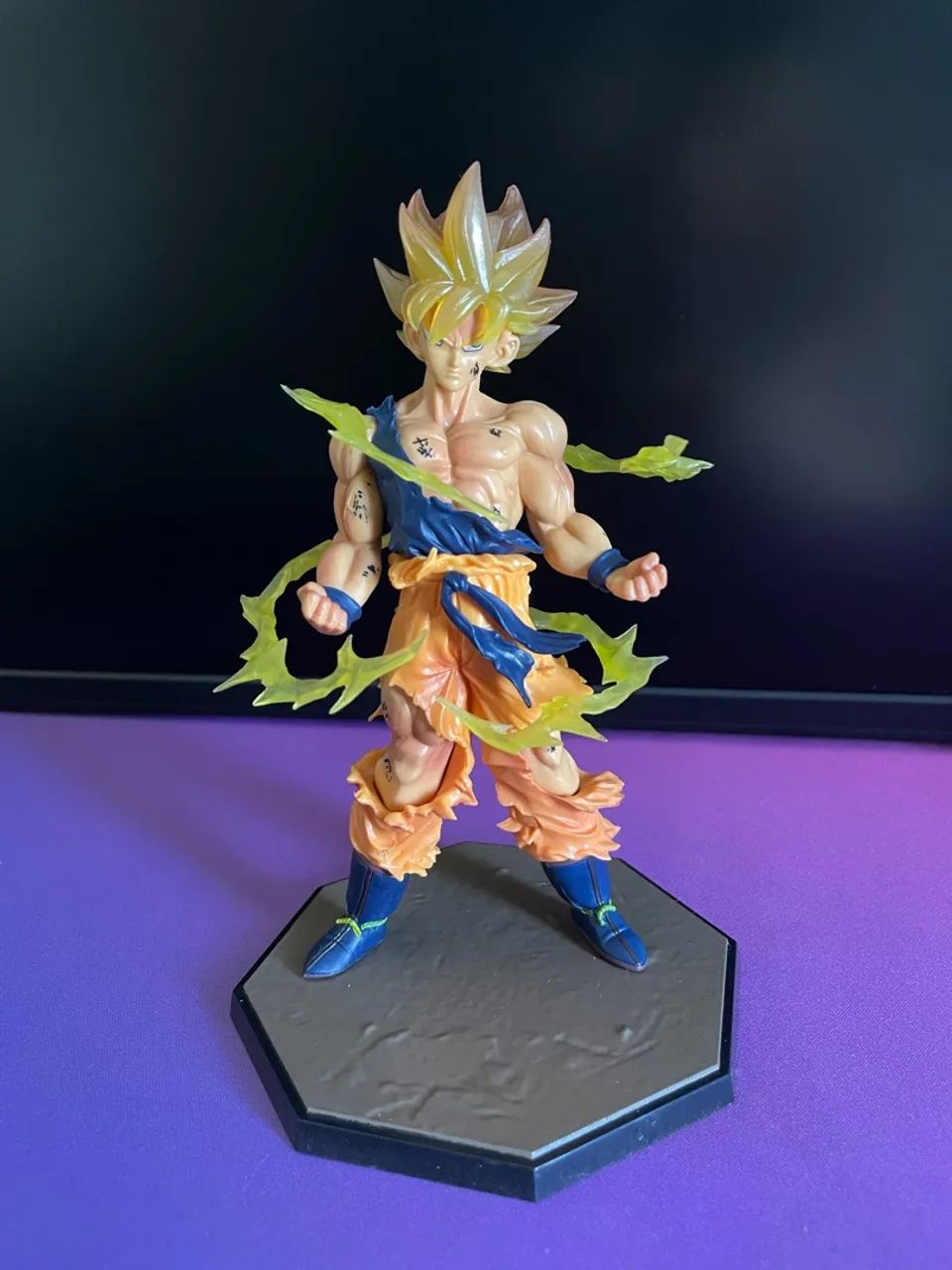 Action figure goku