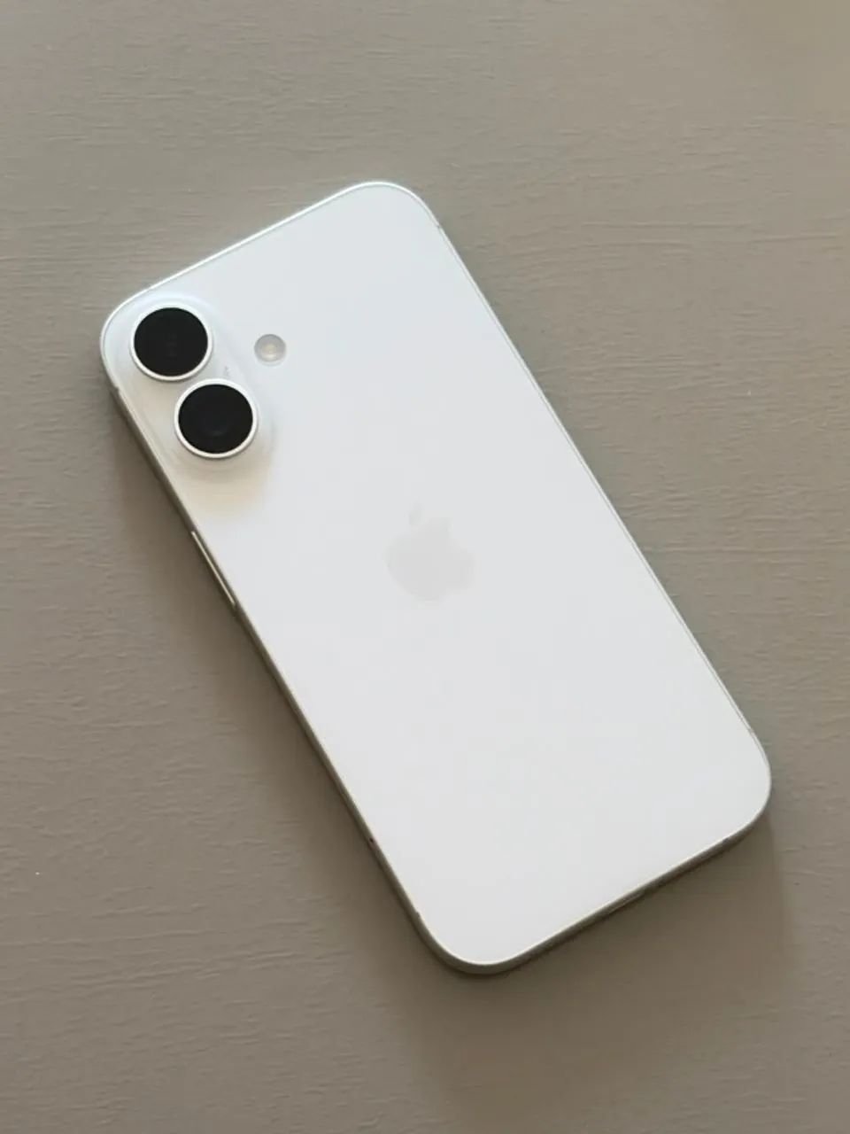 iPhone 16 muito novo