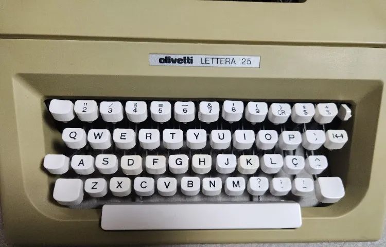 Máquina de escrever Olivetti Lettera 25 - Foto 2