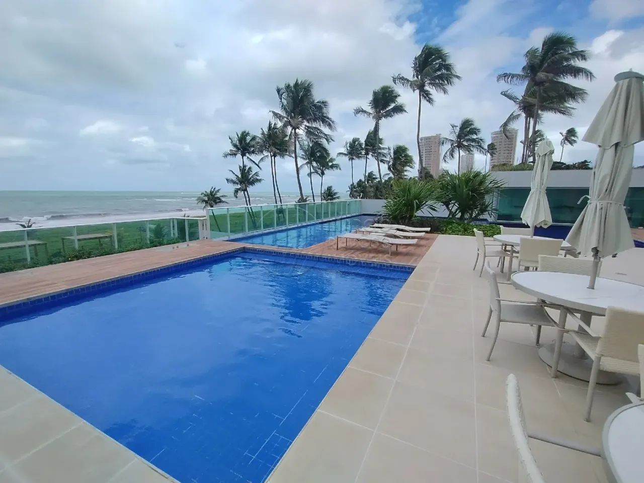 Apartamento Beira-Mar com 4 Suítes para Aluguel em Guaxuma no Green Village Residence - Foto 2