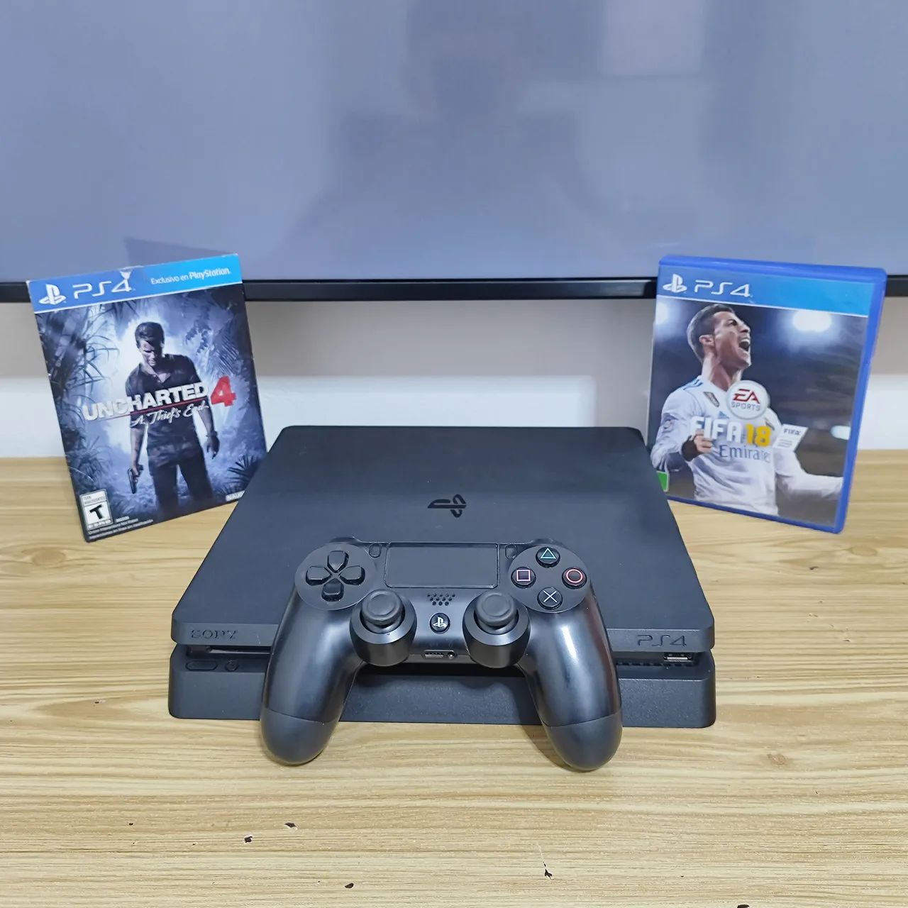 PS4 Slim + 2 jogos - Aceito envio 