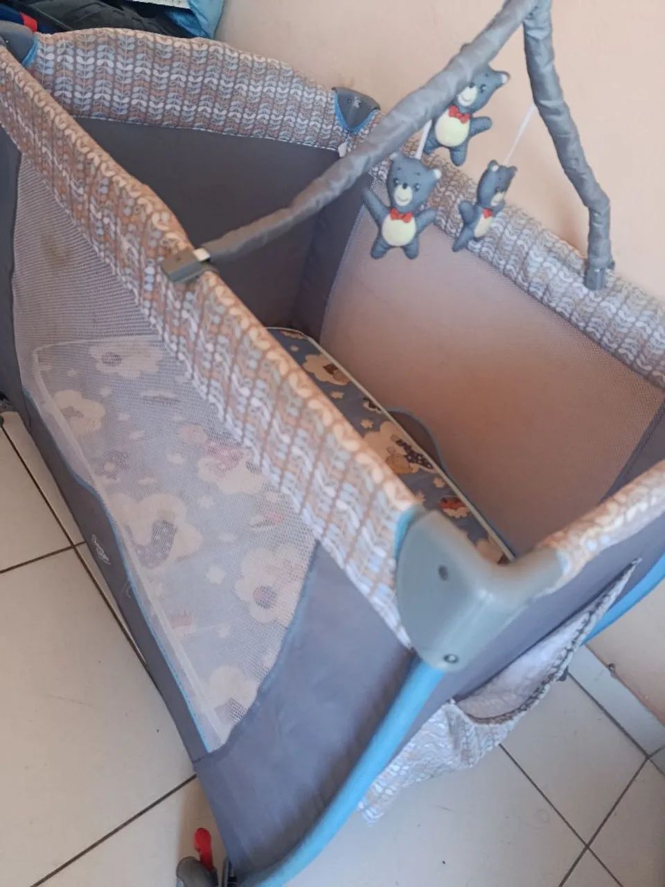 Berço cercado protatil