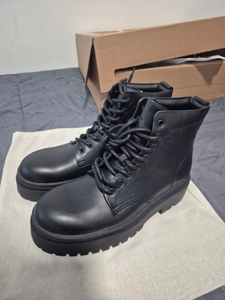 Bota coturno preta robusta ZARA - Foto 2