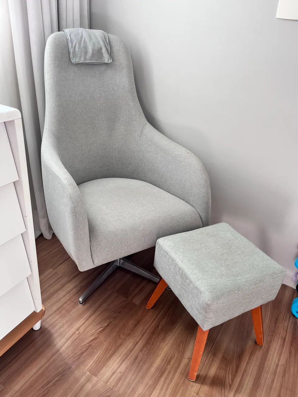 Poltrona Cinza Design moderno e elegante + Puff  - Foto 2