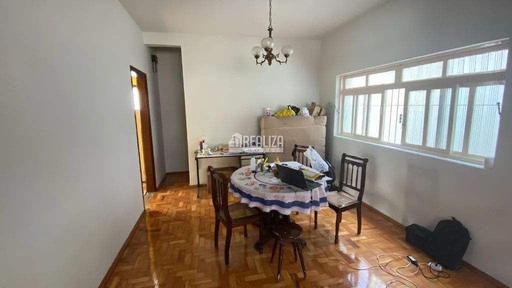 Casa com 6 dormitórios no bairro Fabrício em Uberaba - Foto 2
