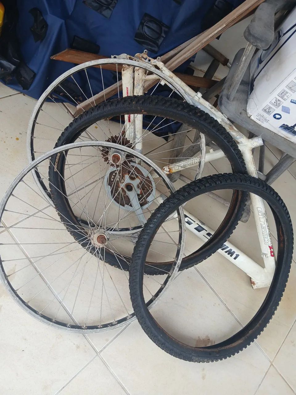 Quadro de bike , rodas e pneus. - Foto 2