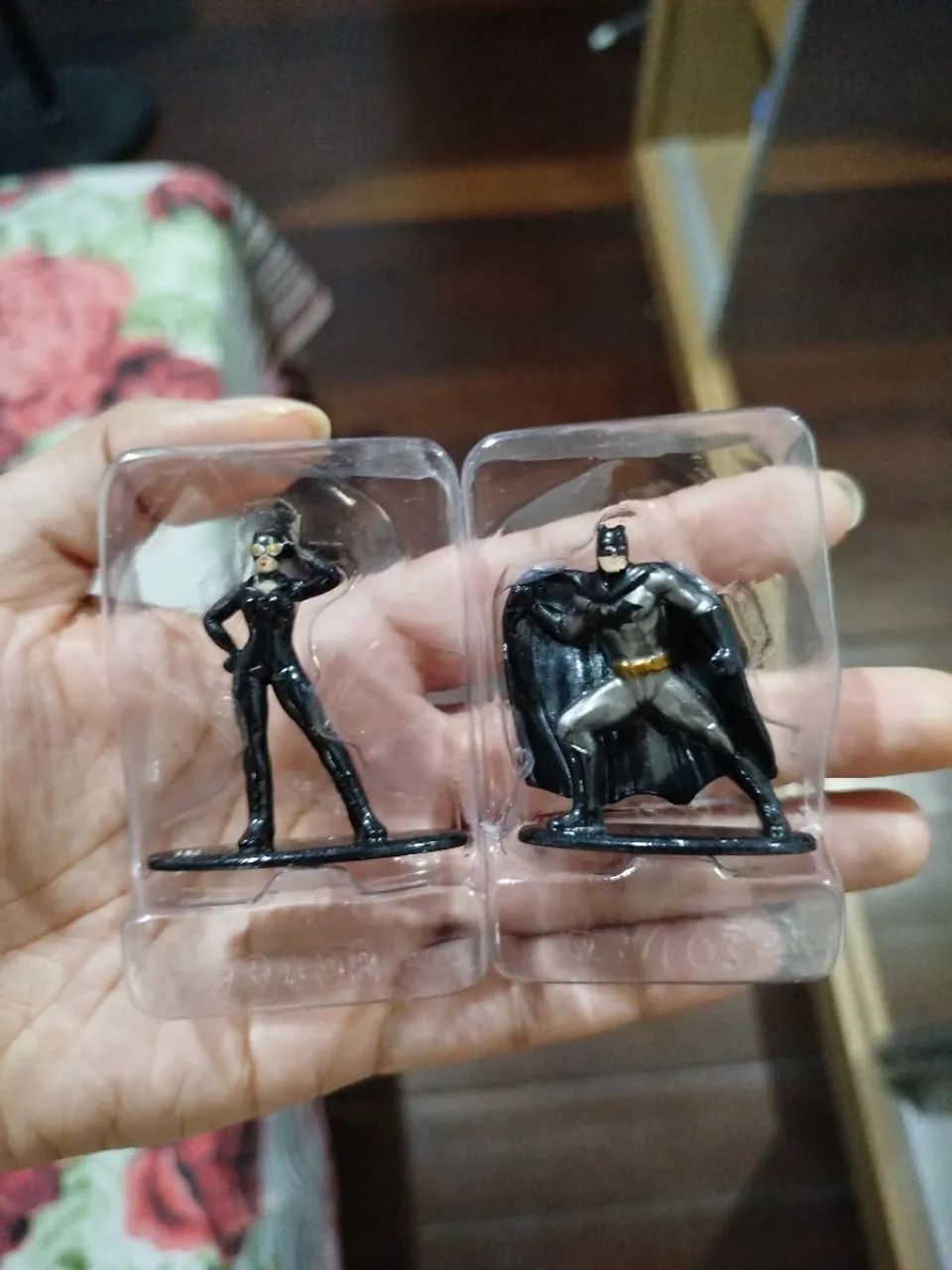 Miniaturas - Nanometalfigs Batman e Mulher Gato 