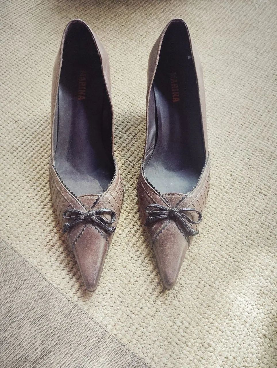 Scarpin marrom em couro 