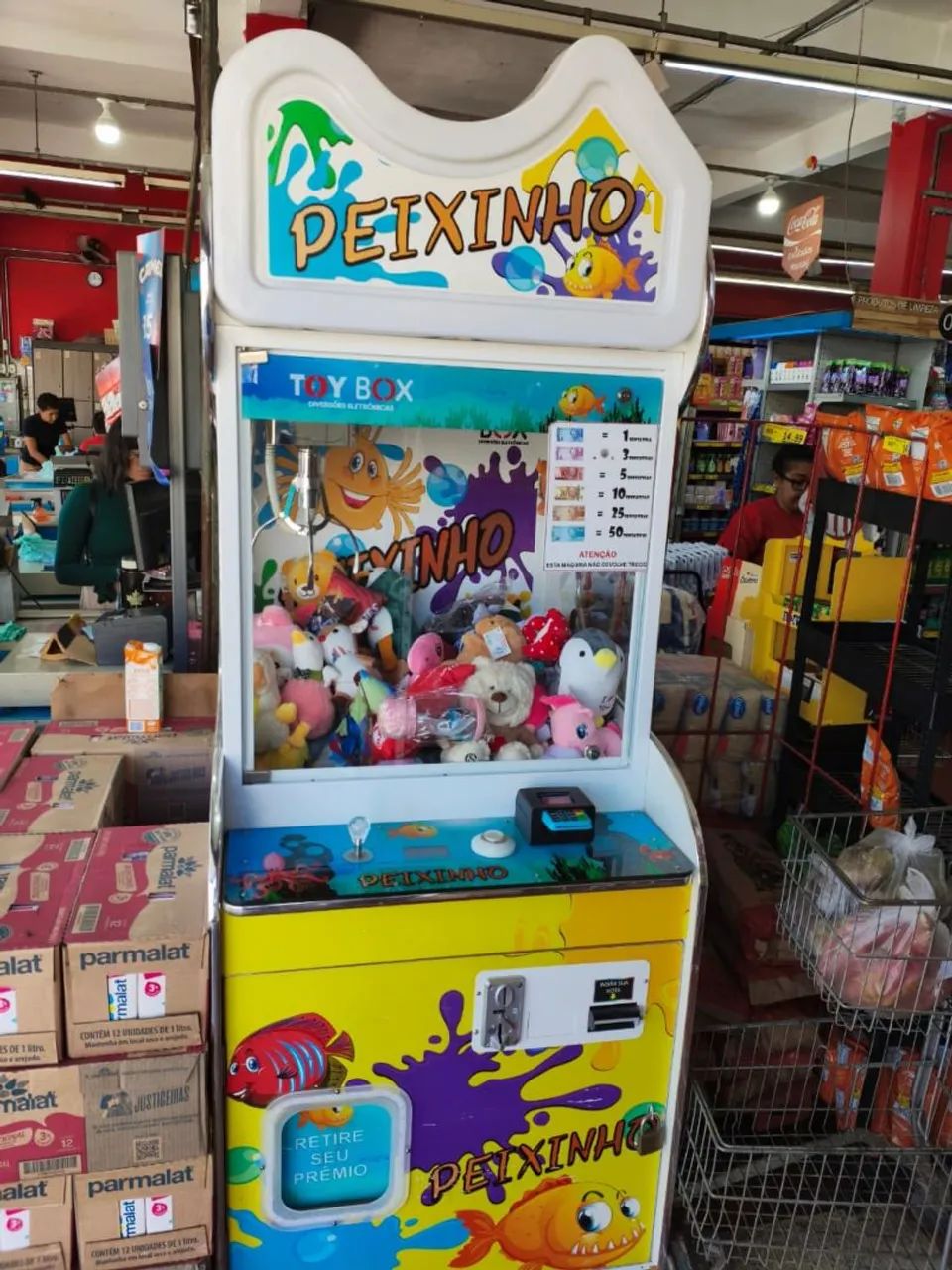  3 Máquinas de pegar pelúcia.